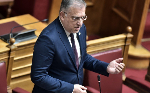 Θεοδωρικάκος: Ακατάσχετο το επίδομα των 600 ευρώ  στους ένστολους