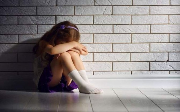 Κρήτη: Διώξεις στη μητέρα και τον 23χρονο σύντροφό της για την κακοποίηση του 2,5 ετών κοριτσιού