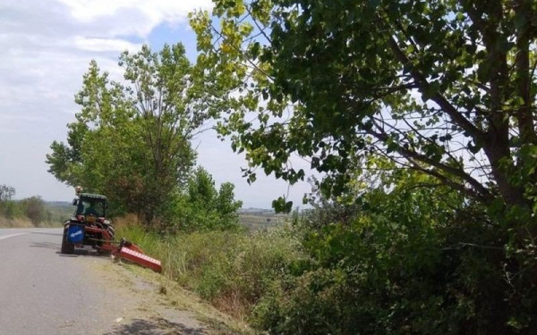 Εργασίες κοπής πρασίνου στην E.O. Θεσσαλονίκης-Ν. Μουδανιών