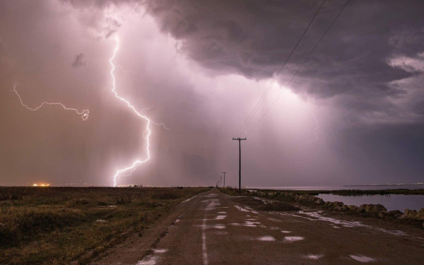 Καιρός: Προειδοποιεί για ακόμη ισχυρότερες καταιγίδες με κεραυνούς και χαλάζι η Ε.Μ.Υ - Η Χαλκιδική στο επίκεντρο