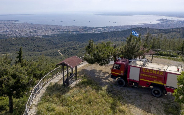 «Φρούριο» το Σέιχ Σου υπό τον κίνδυνο πυρκαγιάς - Περιπολίες μέρα και νύχτα από εθελοντές και Πυροσβεστική