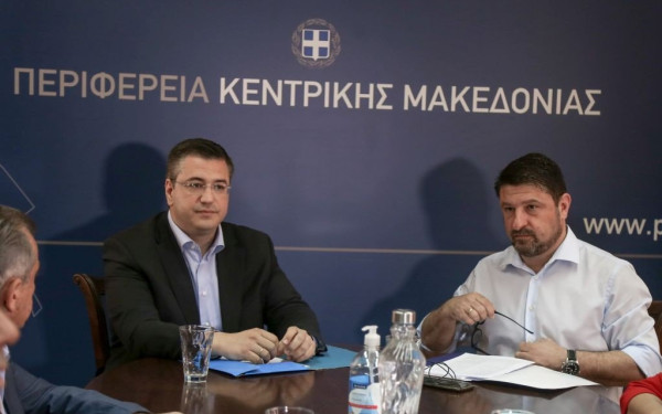 Μπαράζ συσκέψεων Χαρδαλιά με όλους τους φορείς της Θεσσαλονίκης για τον κορονοϊό, ενόψει των εορτών