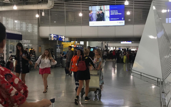 Απίστευτο περιστατικό για γυναίκα με αναπηρία από τον Έβρο: Την άφησαν εκτός πτήσης επειδή… δεν χωρούσαν οι βαλίτσες της (βίντεο)