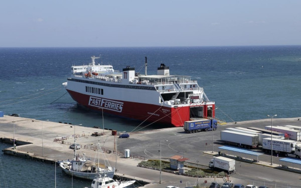 Φωτιά στην Αττική: Στο λιμάνι του Λαυρίου αντί της Ραφήνας θα καταπλεύσουν τρία επιβατηγά πλοία