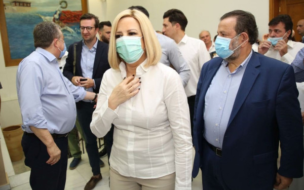 Απαντήσεις από τον Κ. Μητσοτάκη για την πανδημία ζητά στη Βουλή η Φ. Γεννηματά