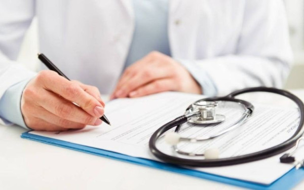 Νέα υπόθεση ψευτογιατρού: «Πλούσια» η δράση του - «Το παιδί μου τον είχε πιστέψει», καταγγέλλει θύμα στη Θεσσαλονίκη (βίντεο)