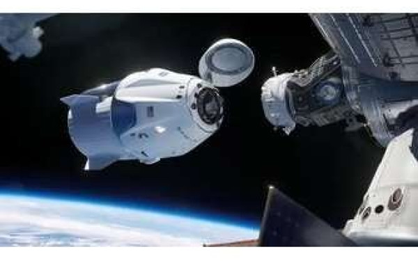 Eπέστρεψε στη Γη η κάψουλα της SpaceX - Εντυπωσιακή προσθαλάσσωση, για πρώτη φορά μετά από 45 χρόνια