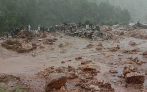 Ινδία: Δεκατρείς νεκροί σε πλημμύρες στα Ιμαλάια