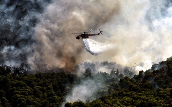 Υπό μερικό έλεγχο η φωτιά στο Άγιον Όρος