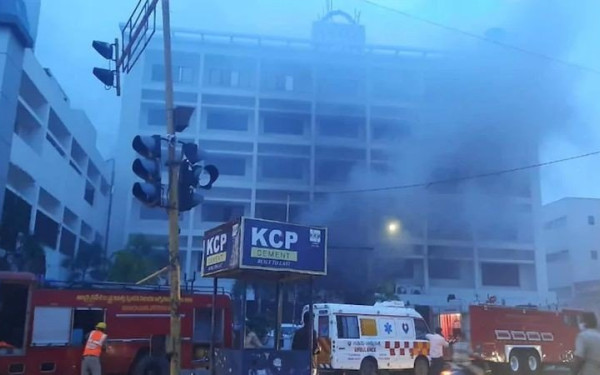 Ινδία: Επτά νεκροί από πυρκαγιά σε ξενοδοχείο φιλοξενίας ασθενών με την Covid-19