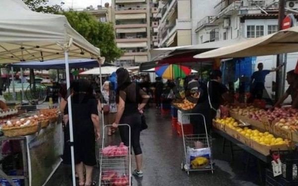 Επιστρέφουν στις λαϊκές τα βιομηχανικά προϊόντα από τη Δευτέρα