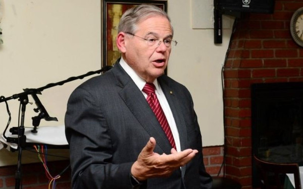 Αμετακίνητος ο Μενέντεζ: Δεν θα εγκρίνω την πώληση των F-16 στην Τουρκία γιατί απειλεί την Ελλάδα