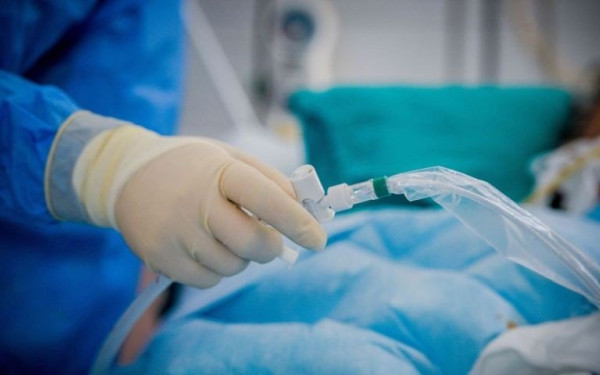 Κραυγή αγωνίας από αναισθησιολόγο του «Παπανικολάου»: Είμαστε πλέον στα όρια μας - Διασωληνώνουμε 40ρηδες και 50ρηδες (βίντεο)