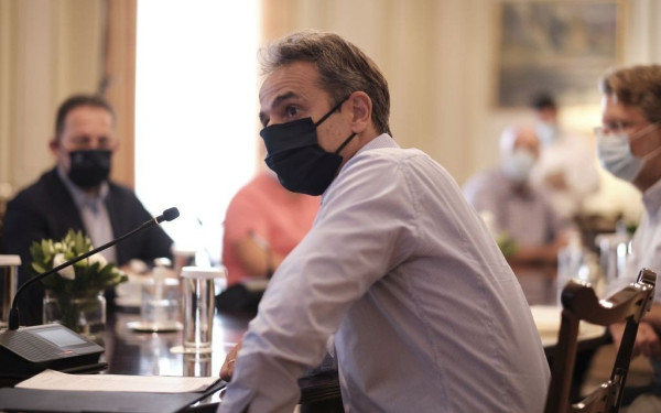 Τηλεδιάσκεψη Μητσοτάκη με πρυτάνεις, Κεραμέως και Χρυσοχοΐδη στον απόηχο του προπηλακισμού του πρύτανη του Οικονομικού Πανεπιστημίου Αθηνών 