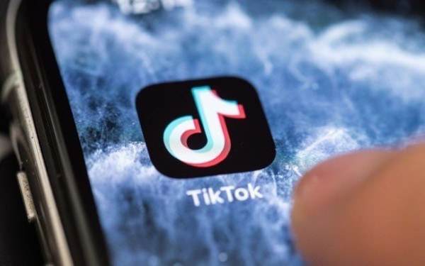 TikTok:  Ο Τραμπ αναστέλει για 75 ημέρες την εφαρμογή του νόμου που απαγορεύει τη λειτουργία του