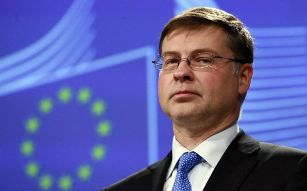 Η Ευρωπαϊκή Ένωση «δεν εγκαταλείπει» τη συνεργασία της με τις Ηνωμένες Πολιτείες, δηλώνει ο Ευρωπαίος Επίτροπος Οικονομίας Ντομπρόβσκις