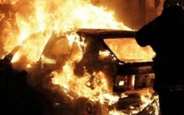 Φωτιά σε αυτοκίνητο διπλωματικού σώματος στη Θεσσαλονίκη