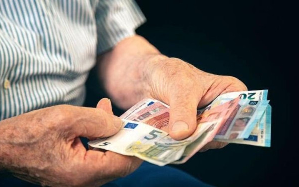 Συντάξεις Δεκεμβρίου 2022: Ξεκινούν σήμερα οι πληρωμές - Ποιοι θα δουν χρήματα στον λογαριασμό τους