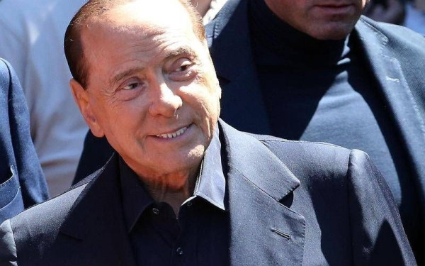 Ιταλία: Ο Μπερλουσκόνι εισήχθη για εξετάσεις σε νοσοκομείο του Μιλάνου