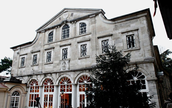 Οικουμενικό Πατριαρχείο: Η Εκκλησία δεν αποδέχεται σύμφωνα συμβίωσης ετερόφυλων ή ομόφυλων αλλά... τους αντιμετωπίζει με αγάπη