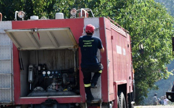 Εκκενώνεται η Πλάκα Λιτοχώρου λόγω της φωτιάς - Ακινητοποιούνται αμαξοστοιχίες και αναμένονται καθυστερήσεις