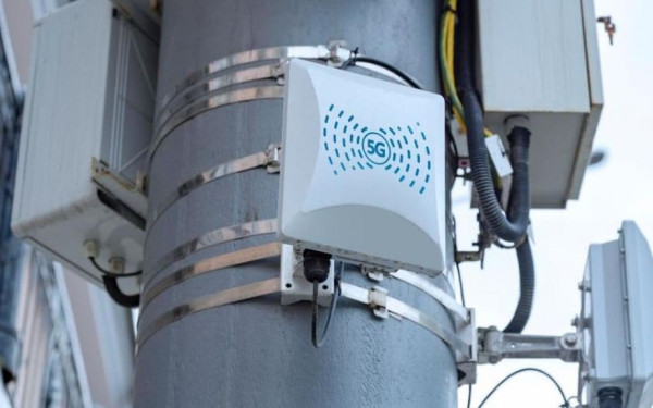 Έρχονται επικοινωνίες 5G στα αεροπλάνα και Wi-Fi στους δρόμους