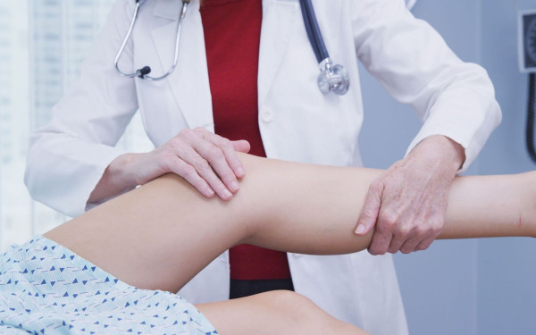 Εγκεφαλικό επεισόδιο: Καθρέφτες και εικονική πραγματικότητα «ξυπνούν» τα παράλυτα άκρα