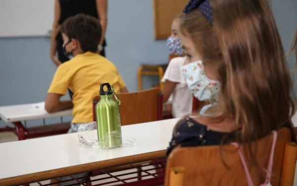 Κορονοϊός και ιώσεις: Πώς θα επιστρέψουν οι μαθητές στα σχολεία τη Δευτέρα - Τα 12 μέτρα του ΕΟΔΥ