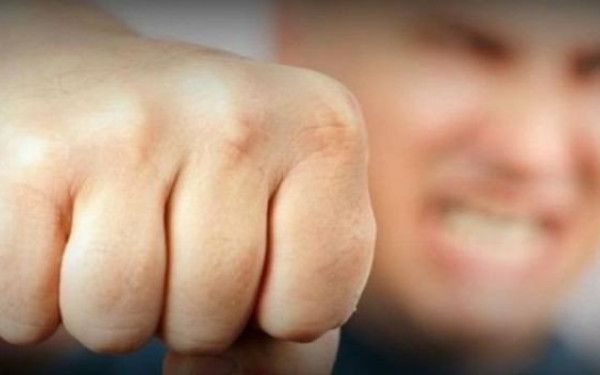 Σταυρούπολη: Χτύπησαν 15χρονο στη μέση του δρόμου και τον έστειλαν στο νοσοκομείο