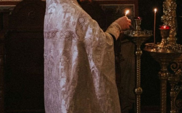 Παπάς εμπλέκεται σε υπόθεση εξαπάτησης μέσω διαδικτυακών εράνων