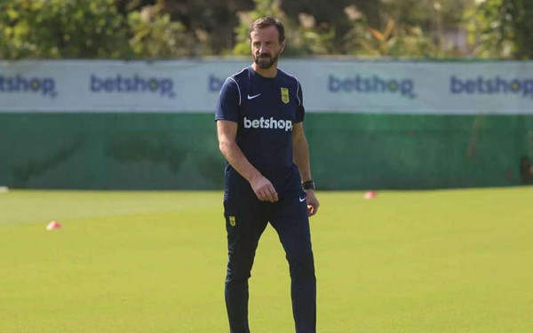 Μάντζιος: "Πειθαρχημένοι και σοβαροί για τη νίκη"