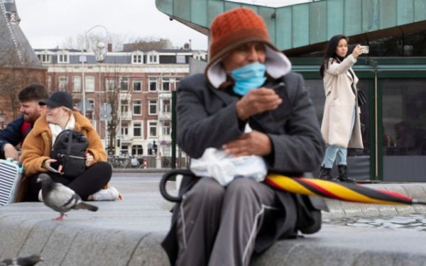 Απότομη μείωση του αριθμού των νέων κρουσμάτων στην Ολλανδία μετά το lockdown 