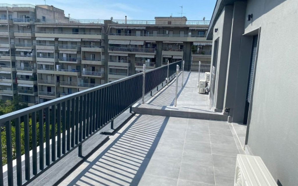 «Ρήμαζε» σπίτια με το κόλπο των πτώσης ρούχων στο μπαλκόνι - Πάνω από 32.000 ευρώ η λεία του 