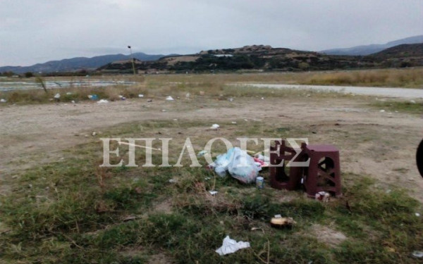 Γέμισε σκουπίδια η παραλία Οφρυνίου