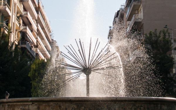 Ξανακυλάει νερό στα σιντριβάνια της Θεσσαλονίκης (Φωτ.)