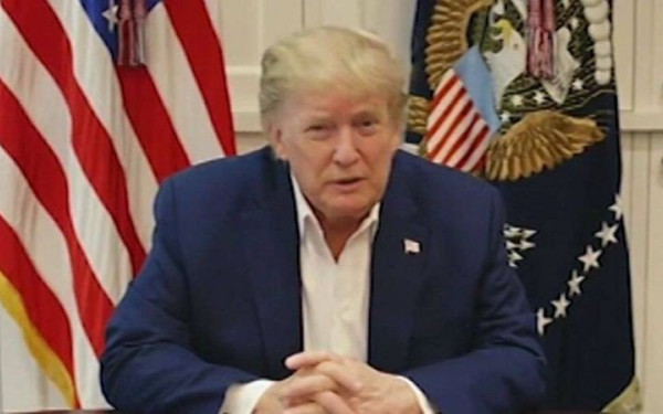 Ποιος είναι ο προοδευτικός εισαγγελέας της Νέας Υόρκης που απήγγειλε κατηγορίες σε βάρος του Τραμπ