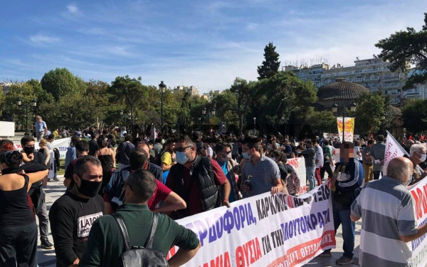 Φωνές και συνθήματα κατά της καύσης σκουπιδιών και της ρύπανσης στη Θεσσαλονίκη (βίντεο & φωτ.)