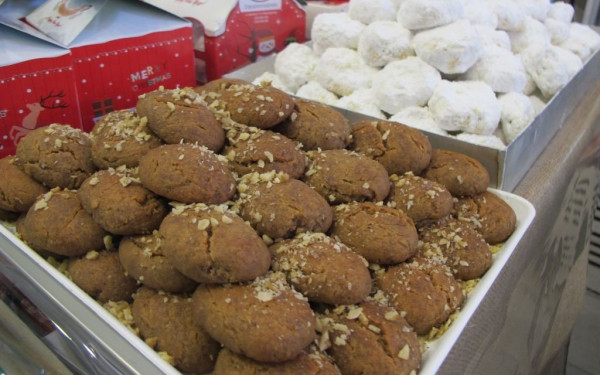 Θεσσαλονίκη: Κουραμπιέδες και μελομακάρονα εναντίον ακρίβειας - Πού κυμαίνονται οι τιμές