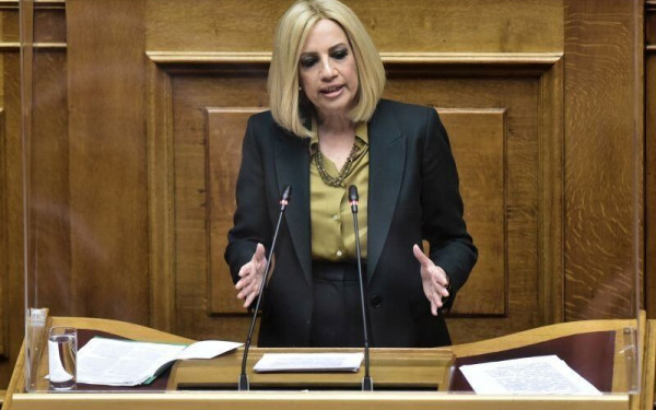 Γεννηματά: Πολιτική "βλέποντας και κάνοντας" από Μητσοτάκη 