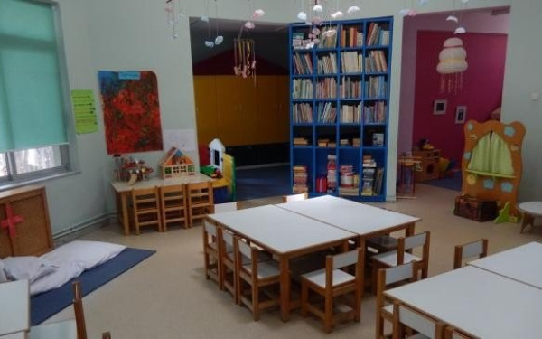 Θεσσαλονίκη: Χειροπέδες σε βρεφονηπιοκόμο - Κοριτσάκι 2,5 ετών έφυγε από τον παιδικό σταθμό και βρέθηκε στο δρόμο