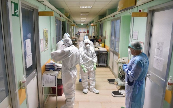 ΚΙΝΑΛ: Αναβλήθηκαν οι προγραμματισμένοι εμβολιασμοί των υγειονομικών σε κρίσιμα νοσοκομεία