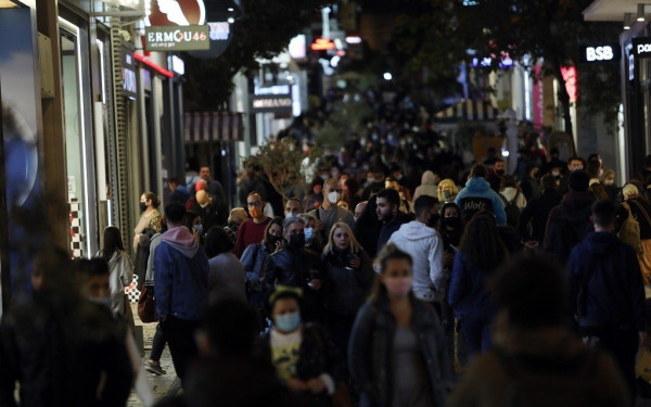 Η κίνηση στους δρόμους της Αθήνας ξεπέρασε την παραμονή των Χριστουγέννων