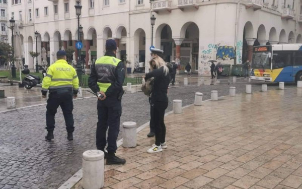 Θεσσαλονίκη: Έλεγχοι και συστάσεις της αστυνομίας την πρώτη ημέρα του lockdown (Βίντεο - Φωτ.)
