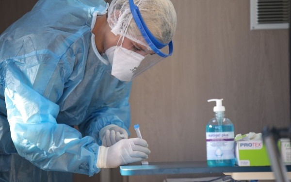 Κορονοϊός: «Οργασμός» εργασιών για τα εμβολιαστικά κέντρα στην Ελλάδα (βίντεο)