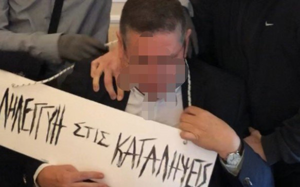 Ελεύθεροι μετά τις απολογίες τους οι οκτώ κατηγορούμενοι για την επίθεση στον πρύτανη της ΑΣΟΕΕ