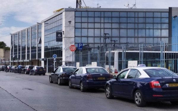Θεσσαλονίκη: Τροχονομικοί έλεγχοι στην «πιάτσα» ταξί του ΟΣΕ
