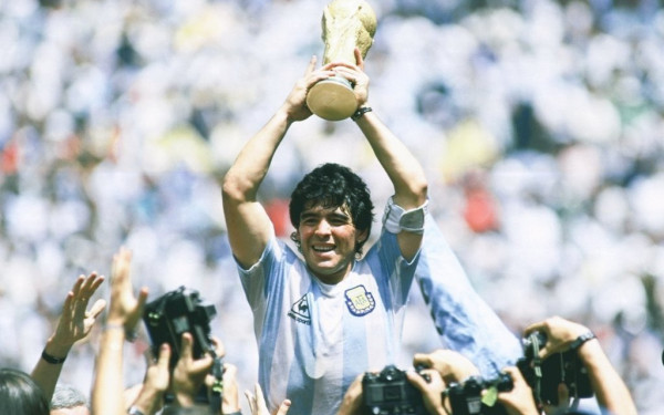 Αντιδράσεις ανά την υφήλιο για τον θάνατο του Μαραντόνα