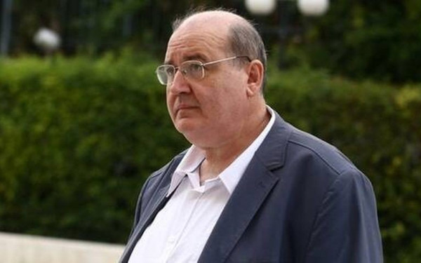 Φίλης υπέρ Τζουμάκα - Tου δείχνει την έξοδο η Κουμουνδούρου