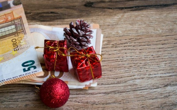 Πότε καταβάλλεται το Δώρο Χριστουγέννων - Πώς θα υπολογίσετε το ποσό που δικαιούστε