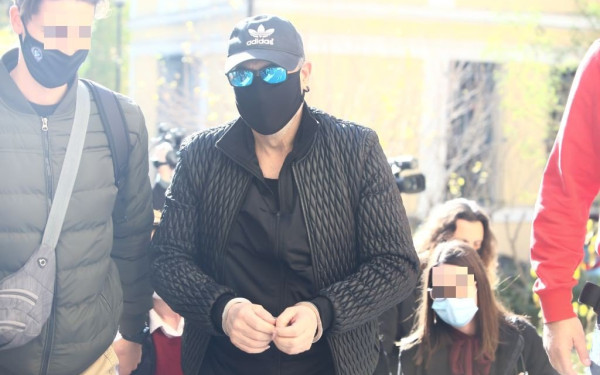 Ποινική δίωξη για οπλοκατοχή και ναρκωτικά ασκήθηκε στον Ν. Σφακιανάκη (βίντεο)